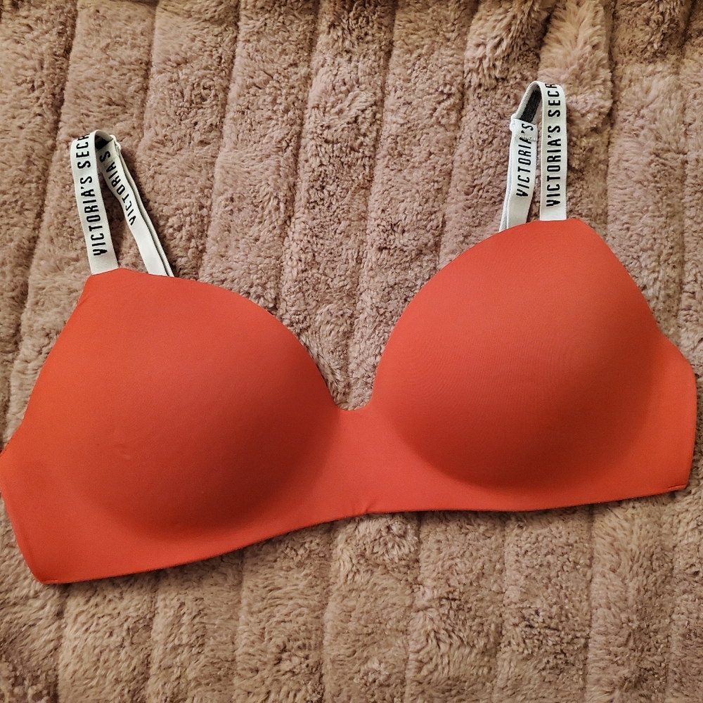 Victoria's Secret Wireless Bra Szie 38C